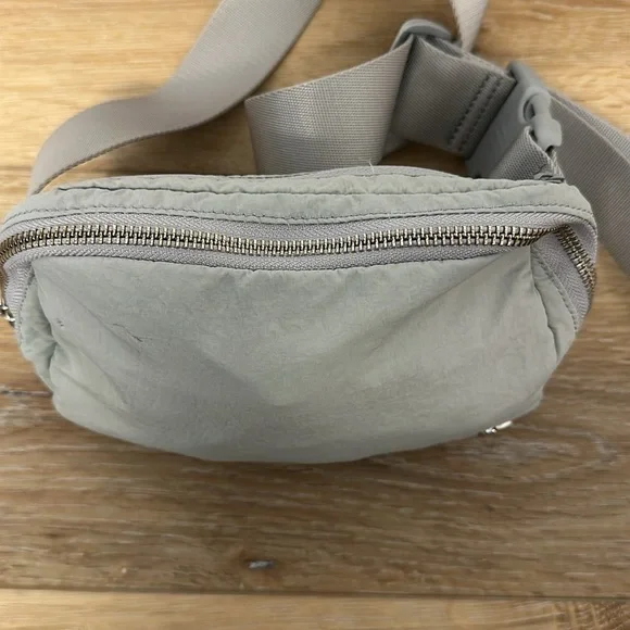 lululemon athletica Lululemon Everywhere Bag Silver Drop - Picture 4 of 10